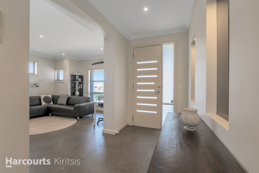 1 Caswell Circuit, Mawson Lakes SA 5095, Image 2