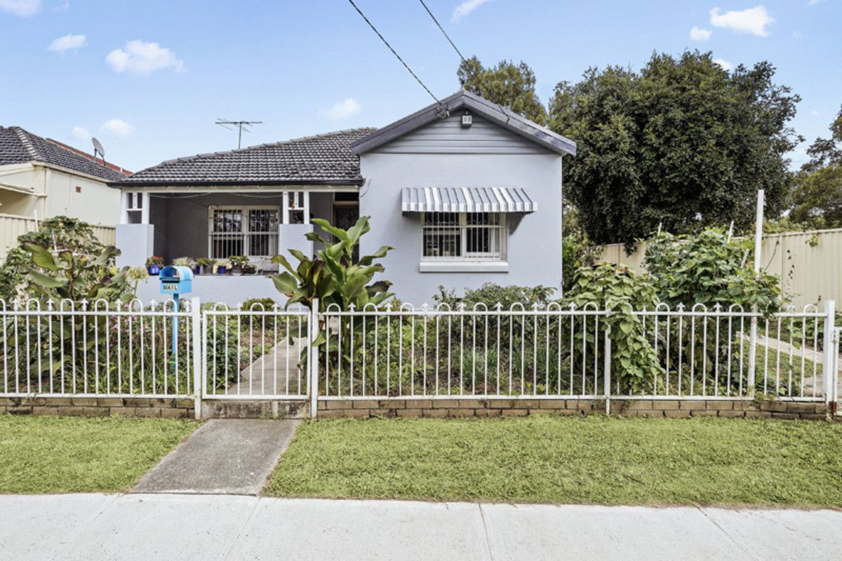 4 bedrooms House in 6 Beamish Street CAMPSIE NSW, 2194