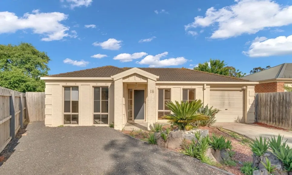 Spacious Family Home in the Highly Sought-After Boardwalk Estate, Point Cook