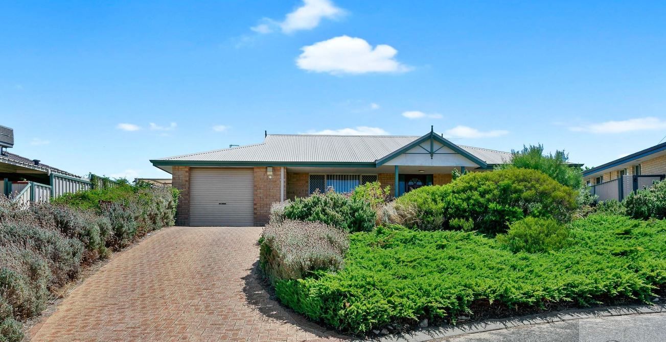 10 Carnoustie Gardens, Meadow Springs WA 6210 House For Rent 590