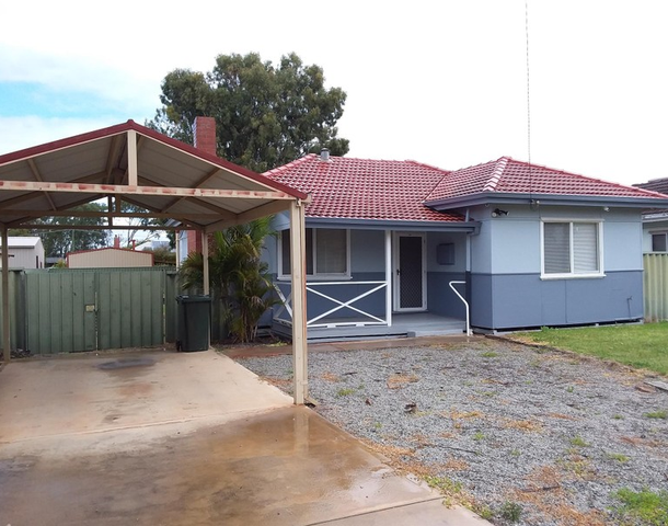 28 Kintore Street, Moora WA 6510