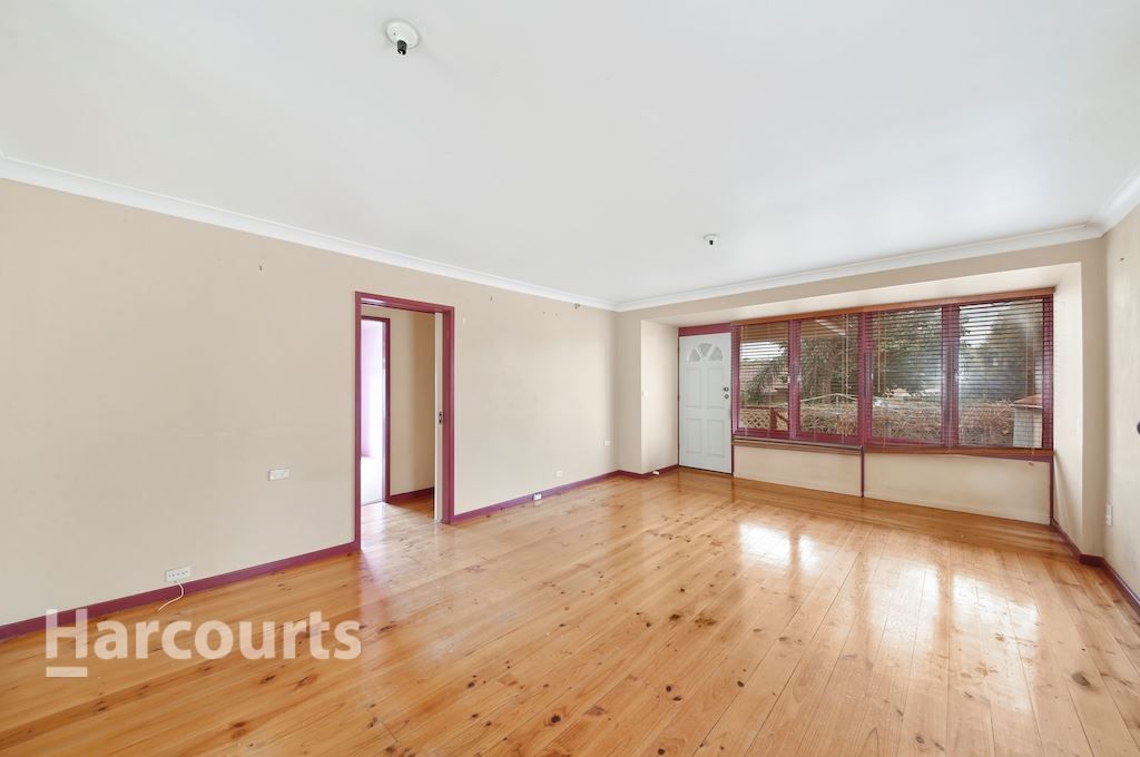 17 Summers Place, Bradbury NSW 2560, Image 2