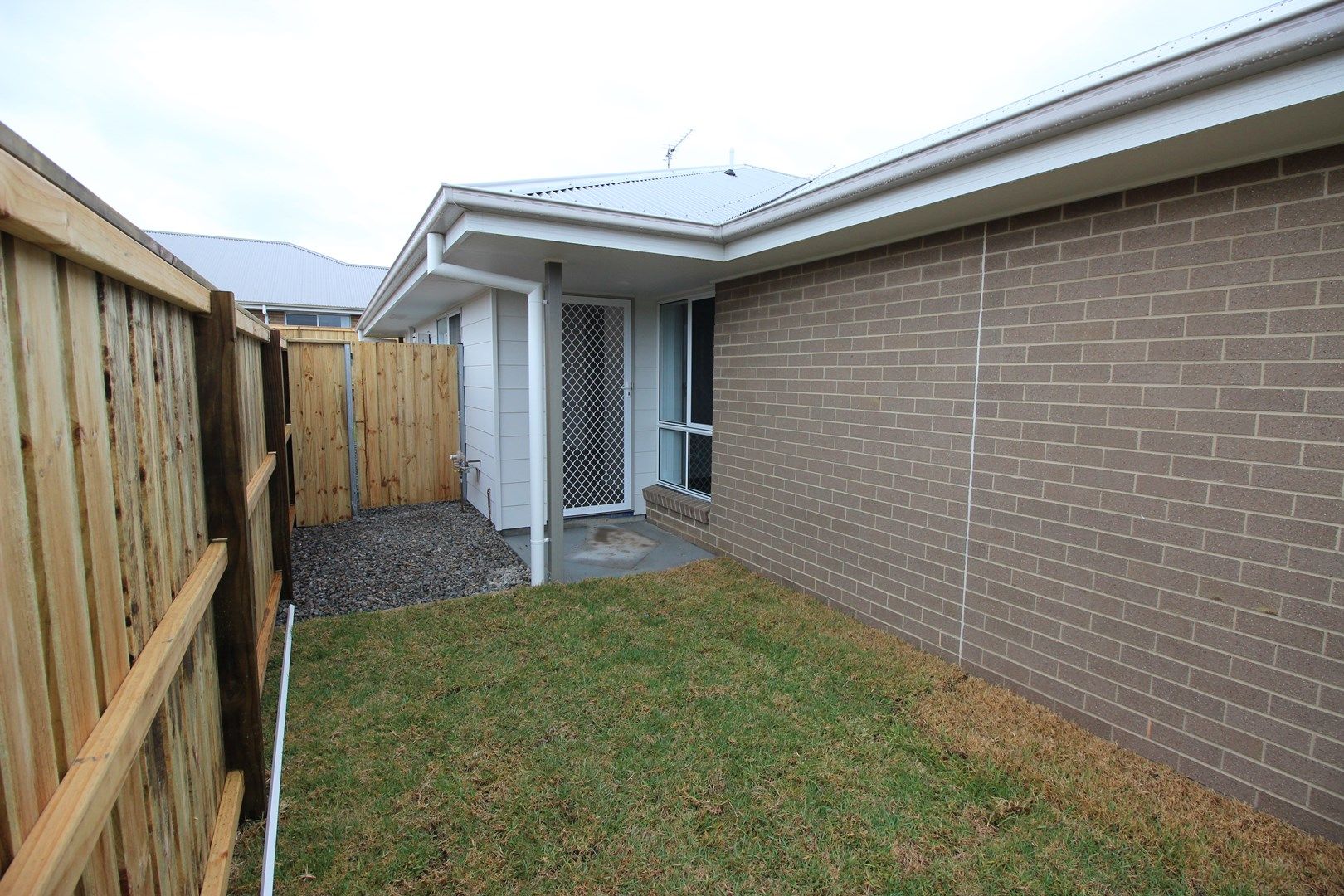 2 bedrooms Duplex in 4a Tumpoa Street FLETCHER NSW, 2287