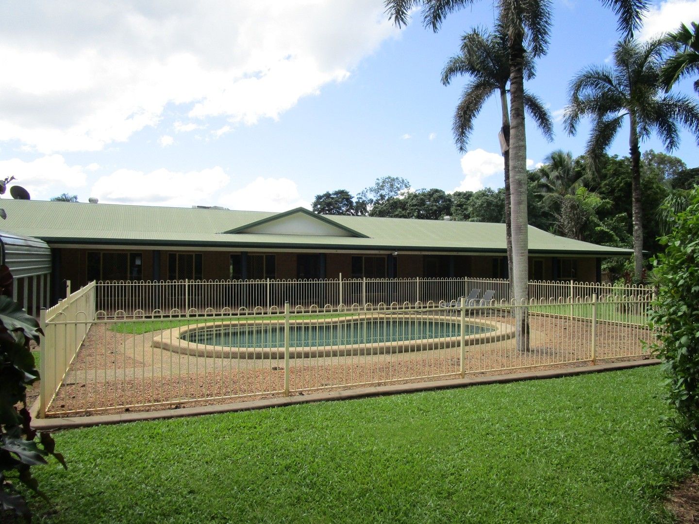 4 bedrooms House in 15 Davies Road EDMONTON QLD, 4869