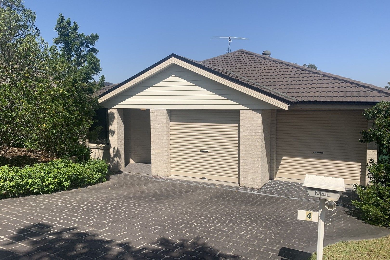 4 bedrooms House in 4 Stringybark Close FLETCHER NSW, 2287