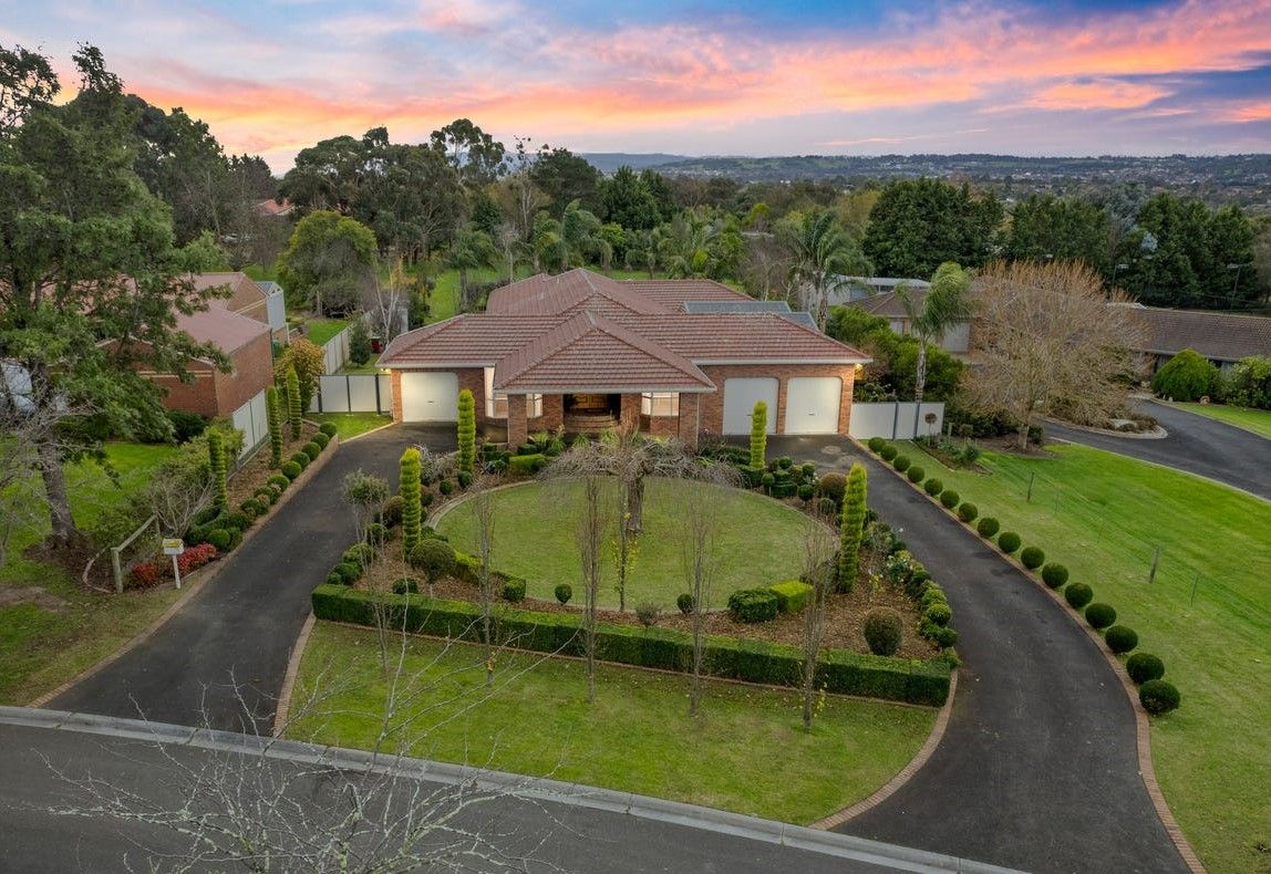 5 bedrooms House in 13-14 Lansell Close NARRE WARREN SOUTH VIC, 3805