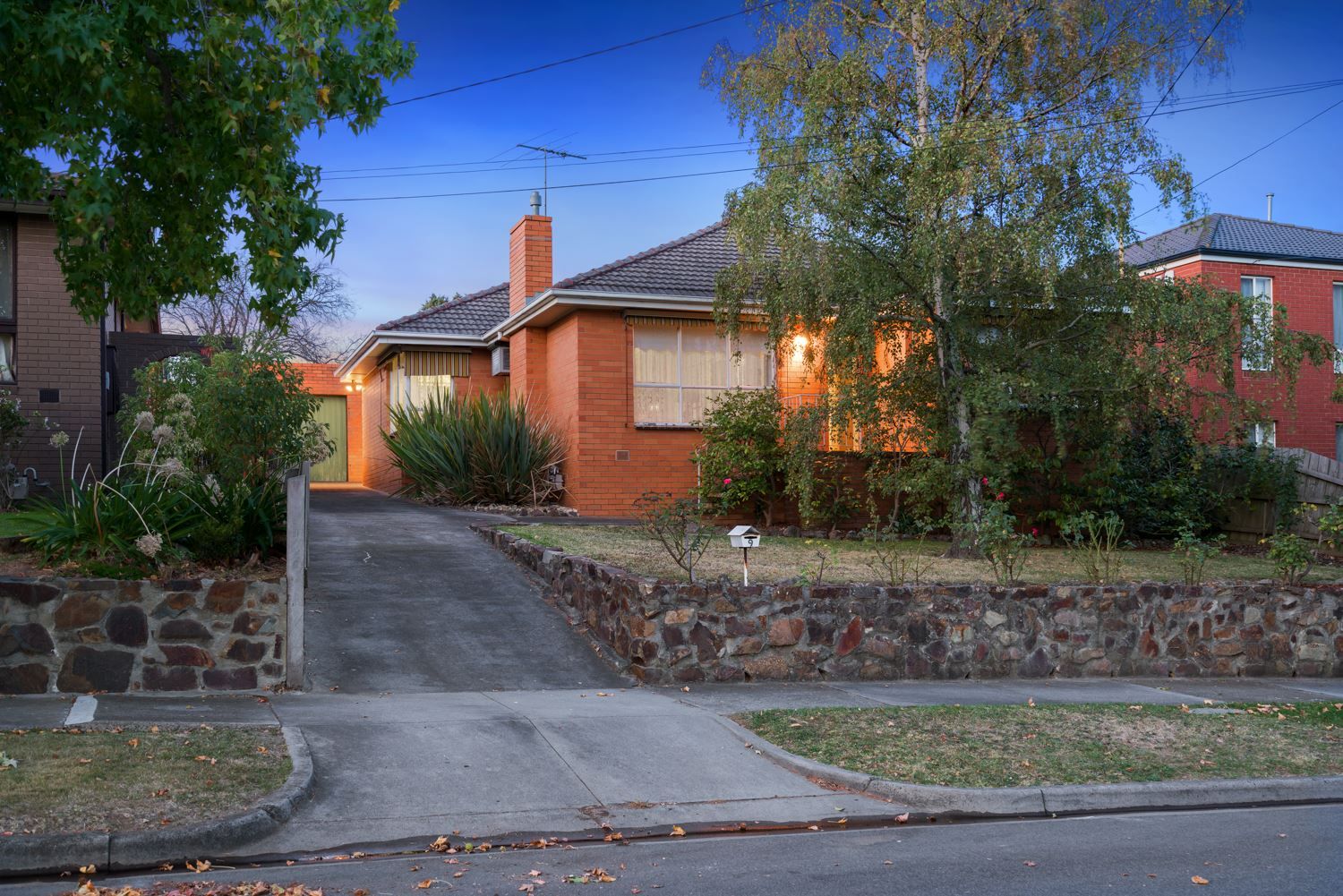 9 Spence Street, Burwood VIC 3125, Image 2