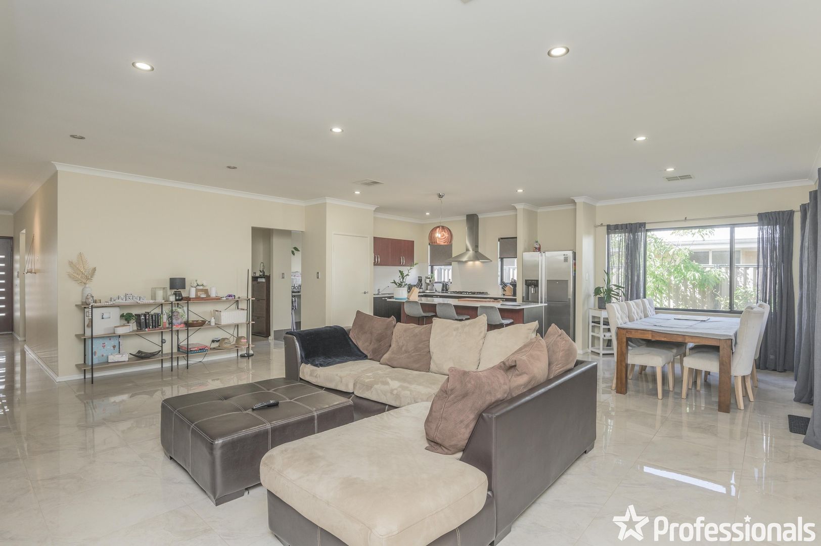 15 Monticello Parkway, Piara Waters WA 6112, Image 2