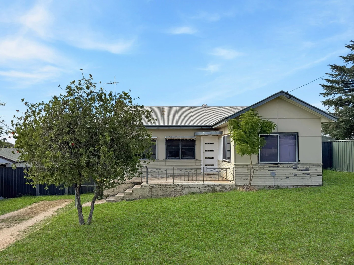 4 White Street, Young NSW 2594