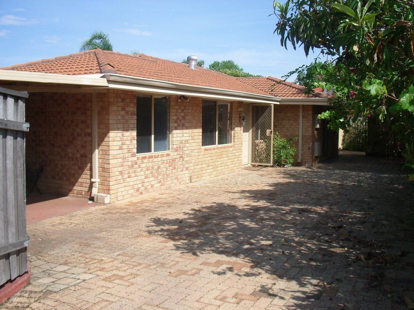 4 bedrooms House in 547B Canning Highway ALFRED COVE WA, 6154