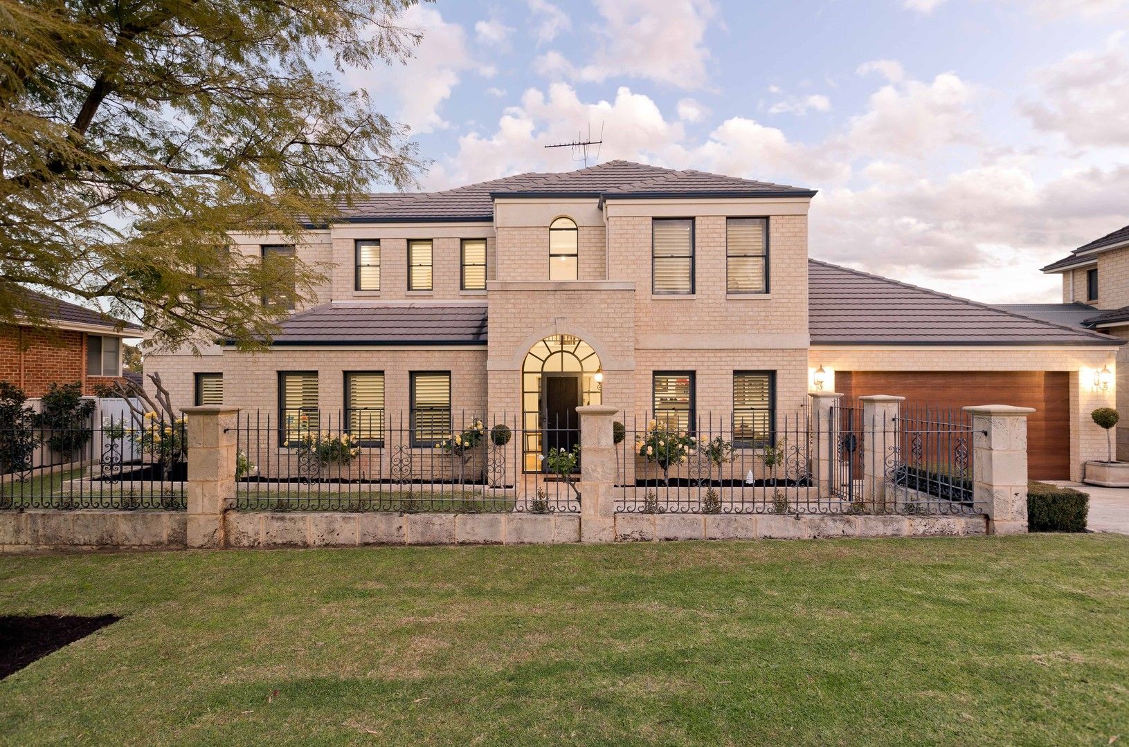 4 bedrooms House in 14 Lutey Road ATTADALE WA, 6156