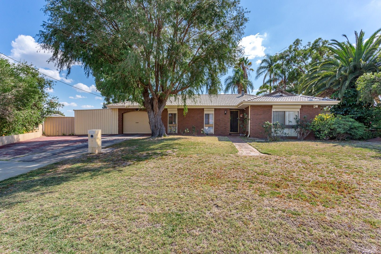 3 bedrooms House in 1 Huxley Court CAMILLO WA, 6111