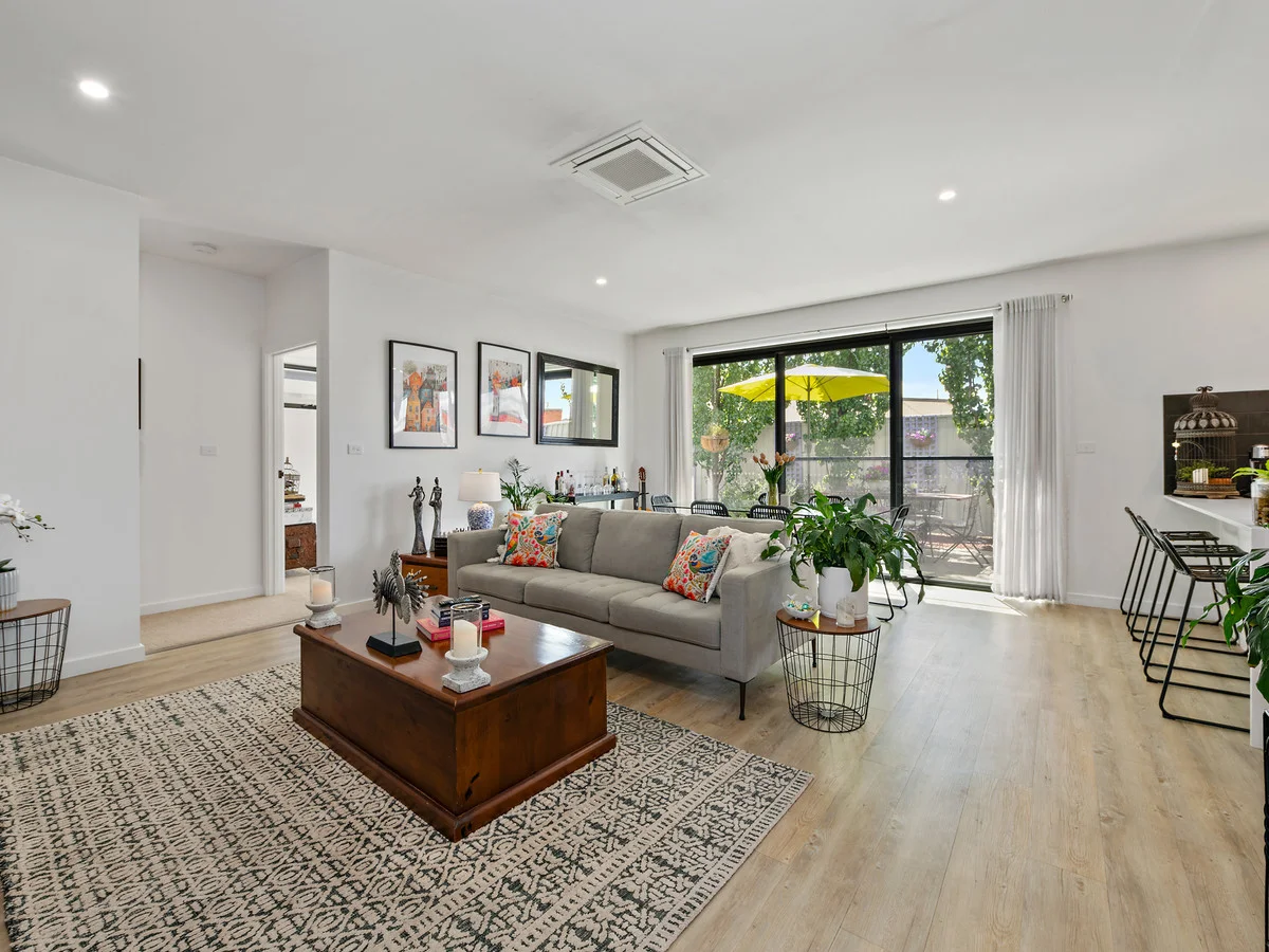 Additional image 5 of Newstead TAS 7250