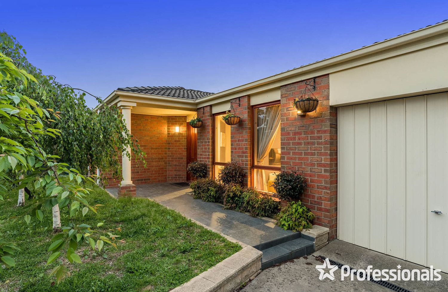 8 Snowgum Drive, Kilsyth South VIC 3137, Image 0