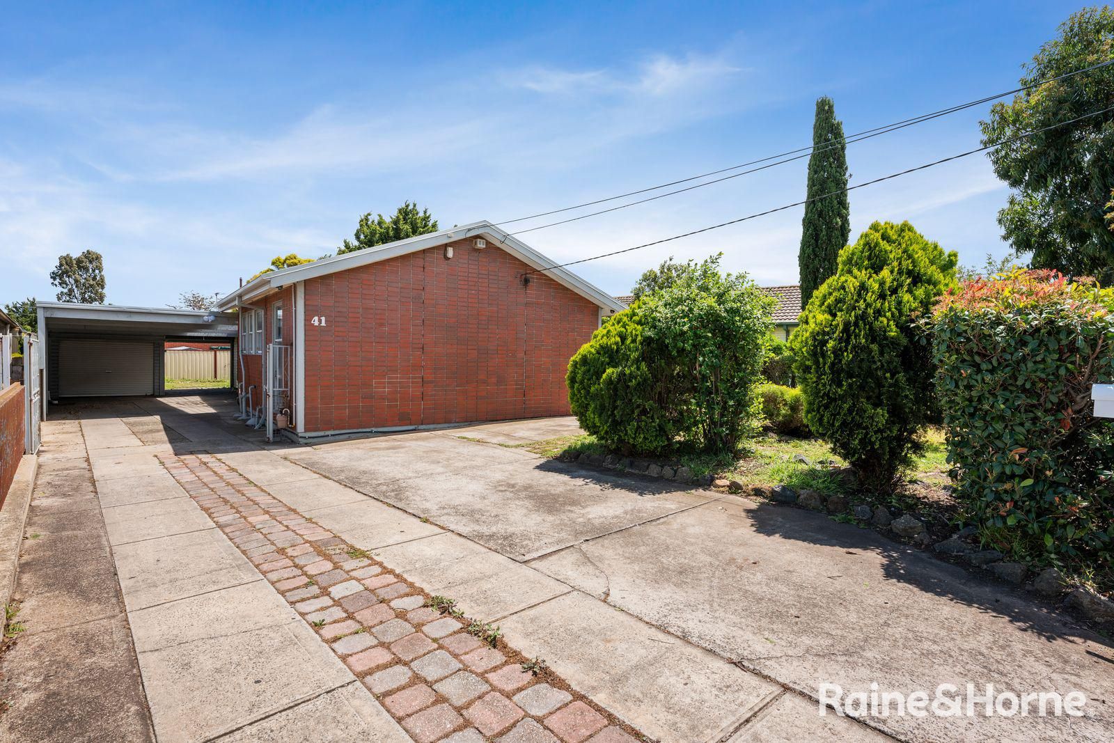 4 bedrooms House in 41 Oakwood Road ALBANVALE VIC, 3021