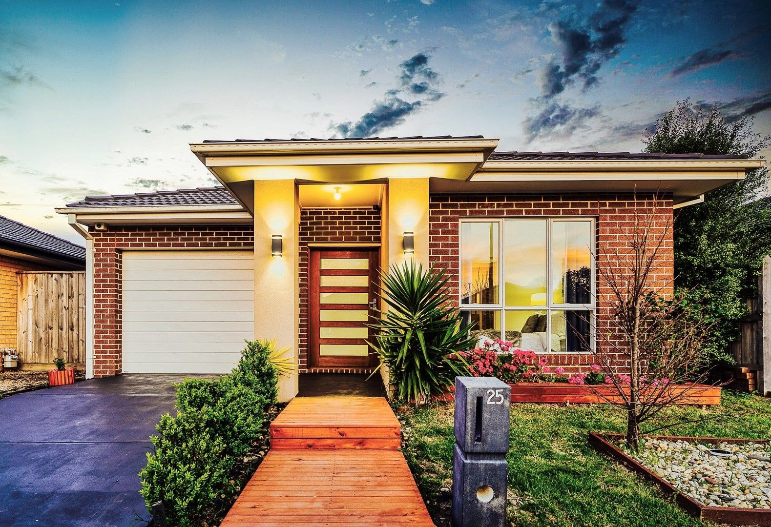3 bedrooms House in 25 Cherrington Avenue OFFICER VIC, 3809