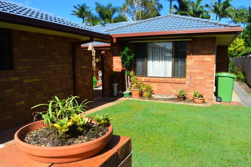 2 bedrooms Apartment / Unit / Flat in 1/54 Philippine Parade PALM BEACH QLD, 4221