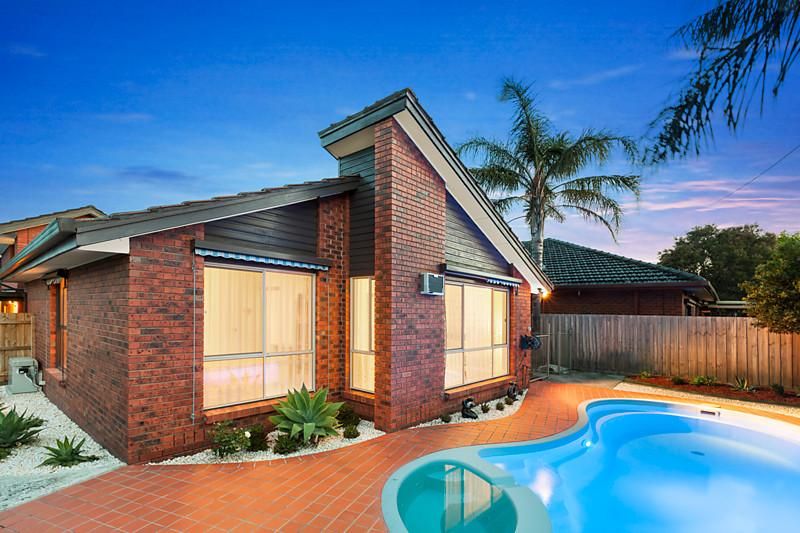 5 bedrooms House in 48 Gladwyn Avenue BENTLEIGH EAST VIC, 3165