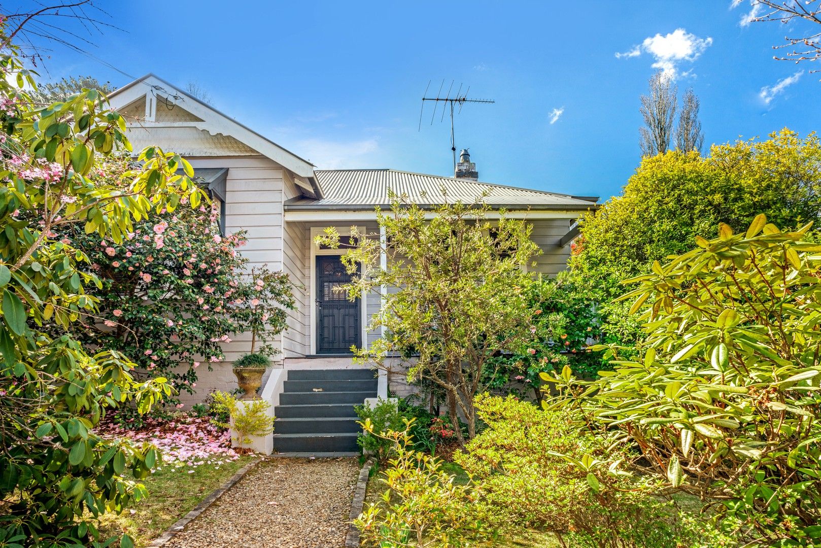 3 bedrooms House in 28 Craigend St LEURA NSW, 2780