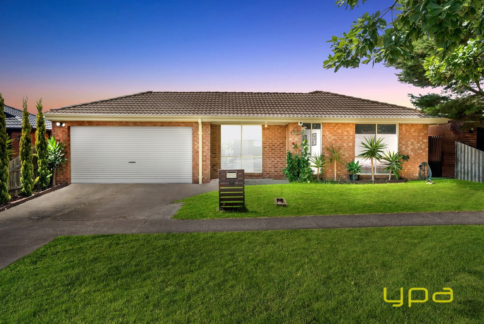 4 bedrooms House in 390 Centre Road BERWICK VIC, 3806