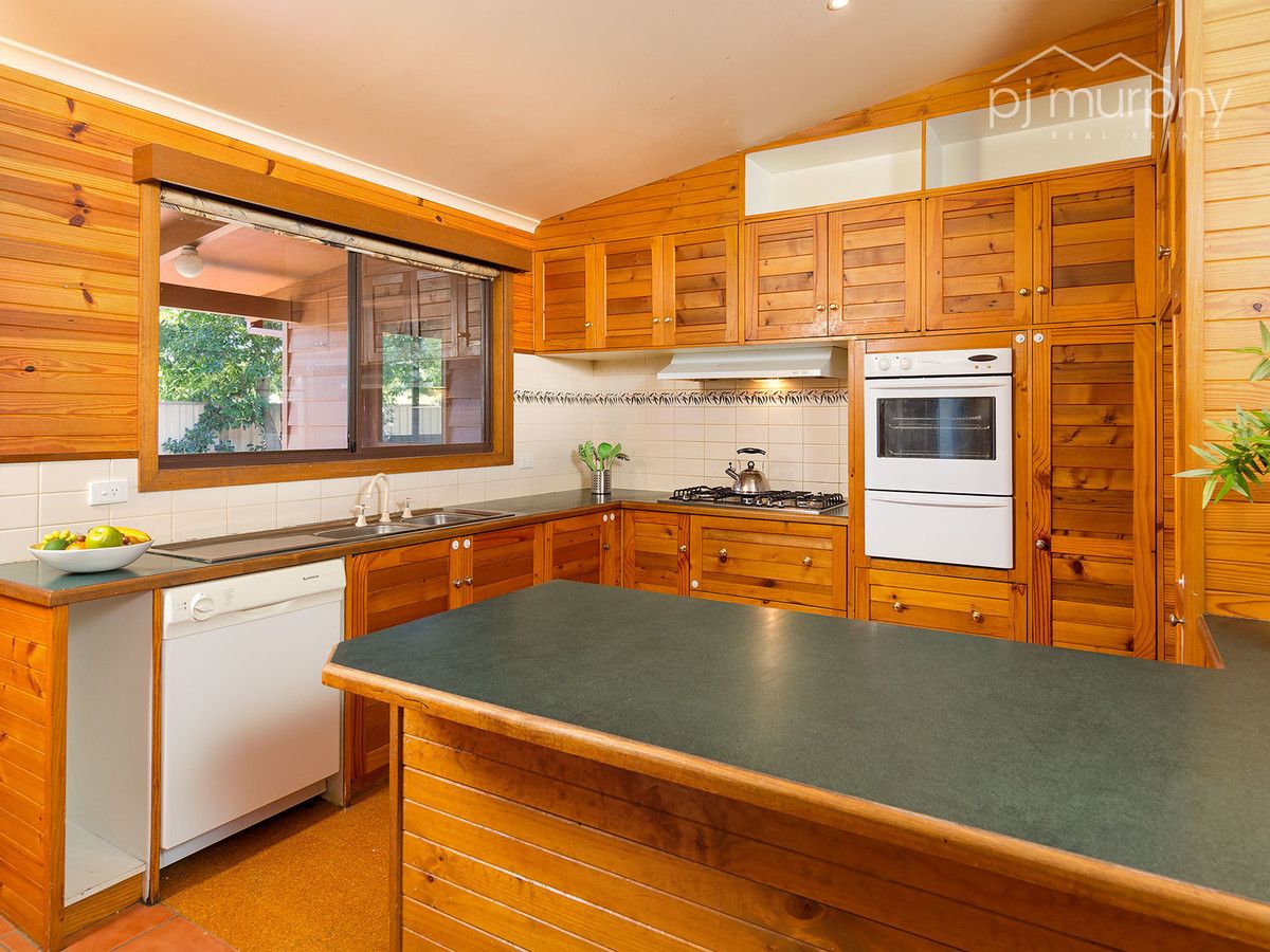 9 Service Street, Porepunkah VIC 3740, Image 1