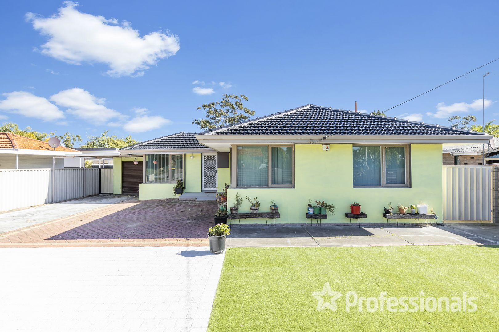 3 bedrooms House in 70 Callison Way KOONDOOLA WA, 6064