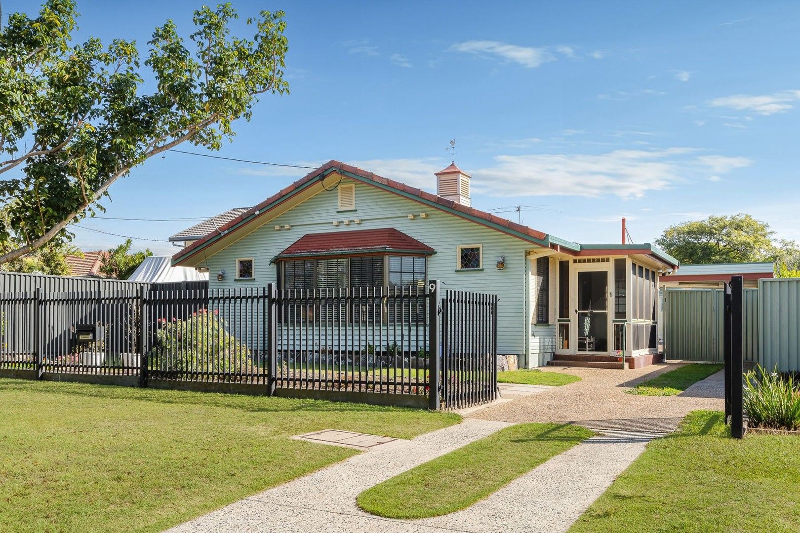 2 bedrooms House in 9 Duncan Street WYNNUM WEST QLD, 4178