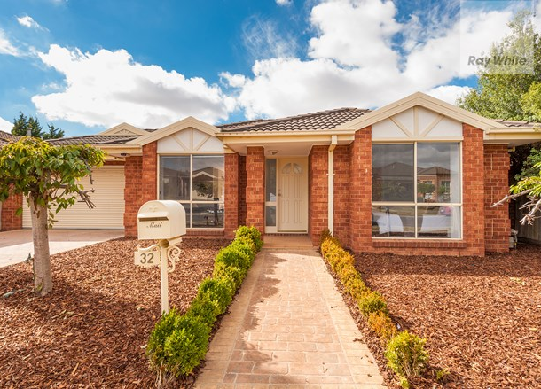 32 Cambridge Crescent, Roxburgh Park VIC 3064