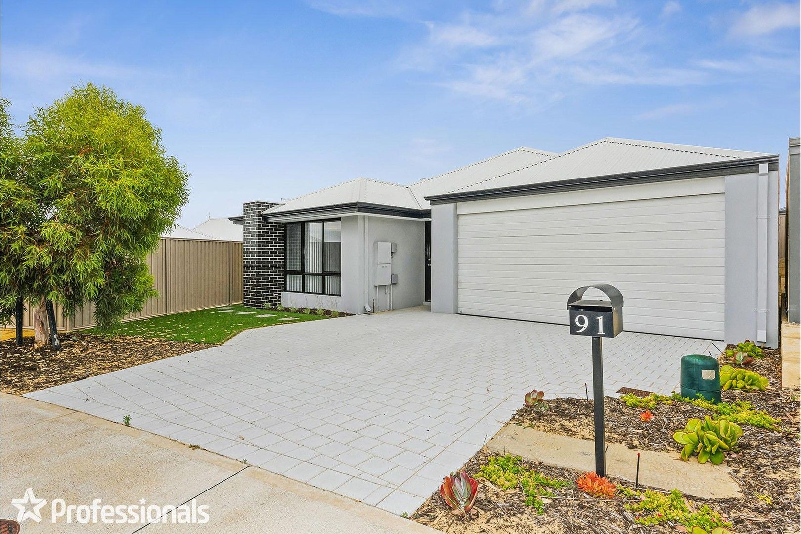 4 bedrooms House in 91 Dundatha Drive BYFORD WA, 6122