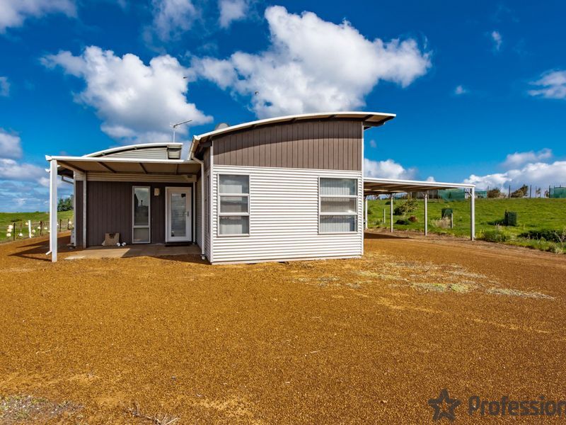 4 Abrolhos Close, Greenough WA 6532, Image 0