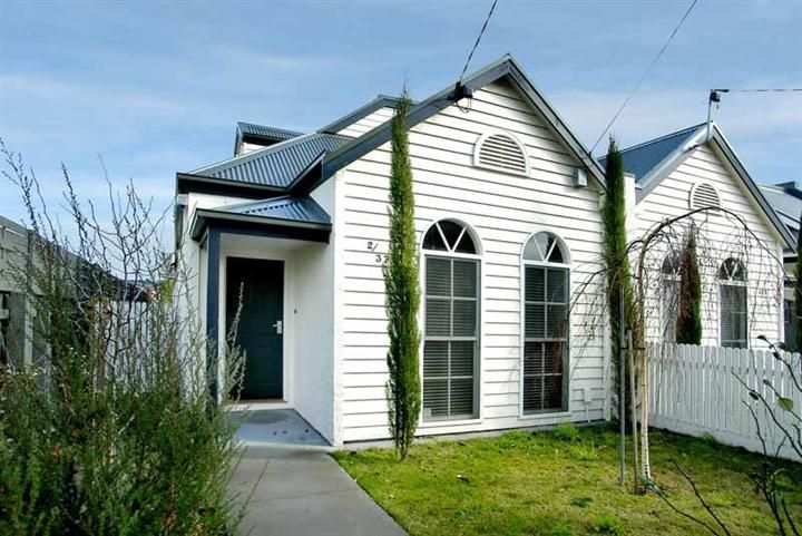 3 bedrooms Townhouse in 2/371 Pakington Street NEWTOWN VIC, 3220
