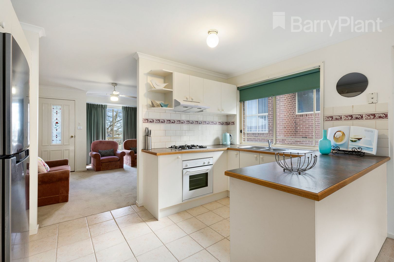 2/4 Vista Drive, Chirnside Park VIC 3116, Image 2