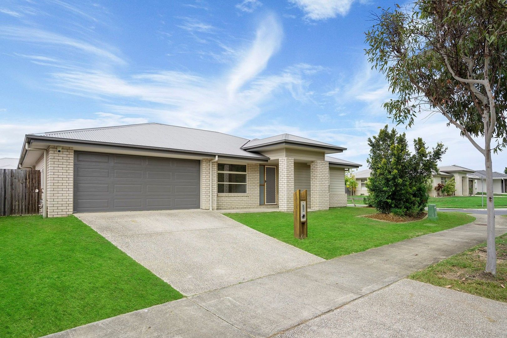 4 bedrooms House in 9 Pinehill Street YARRABILBA QLD, 4207