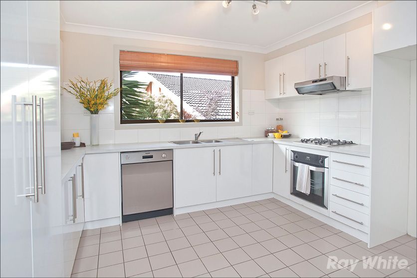 1/4 Moonstone Court, WHEELERS HILL VIC 3150, Image 2