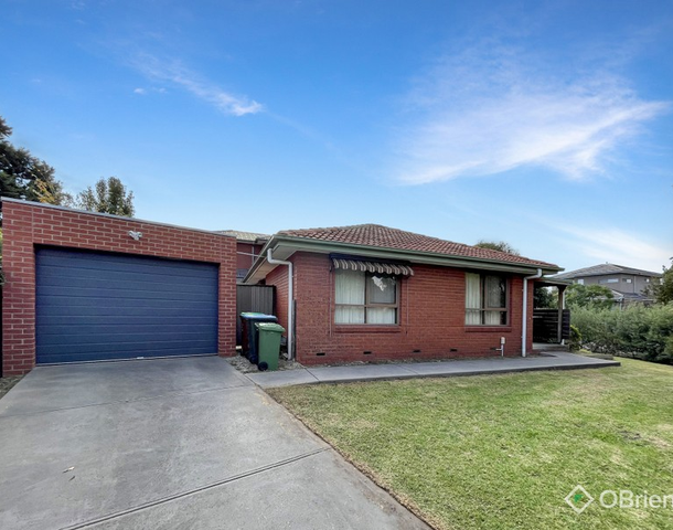 48 Essex Park Drive, Endeavour Hills VIC 3802