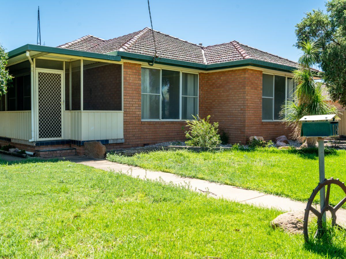 4 bedrooms House in 18 Second Avenue NARROMINE NSW, 2821