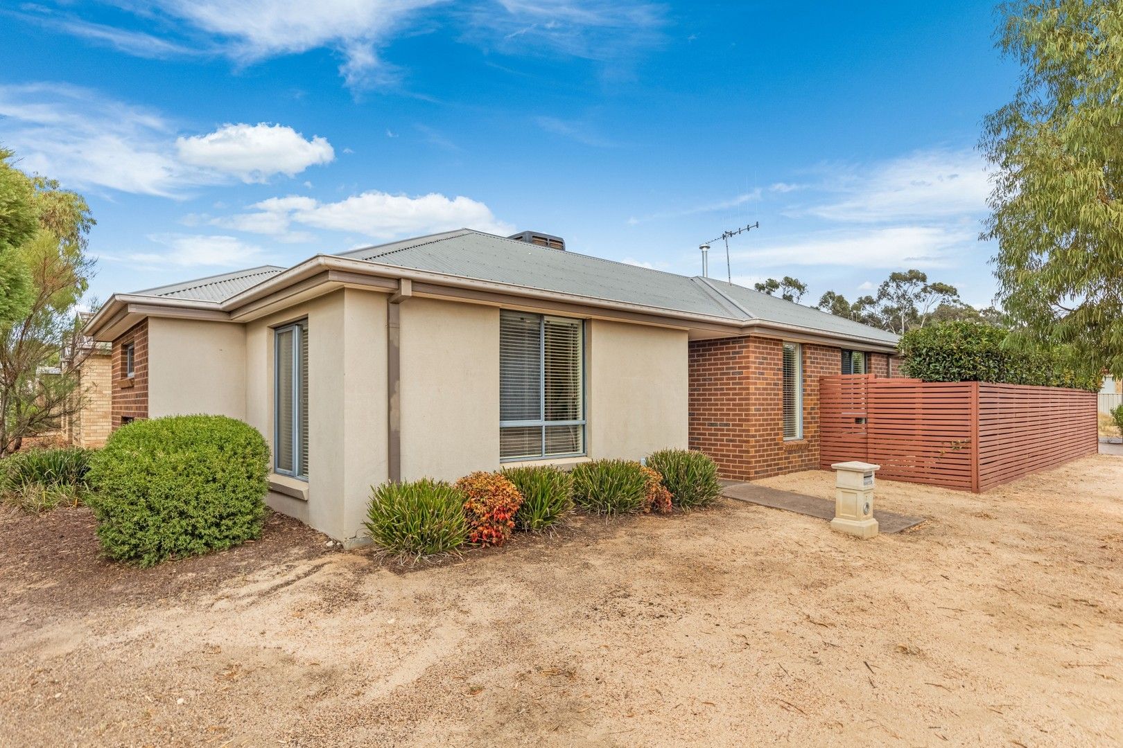 7 4 6 greenview circuit epsom vic 3551