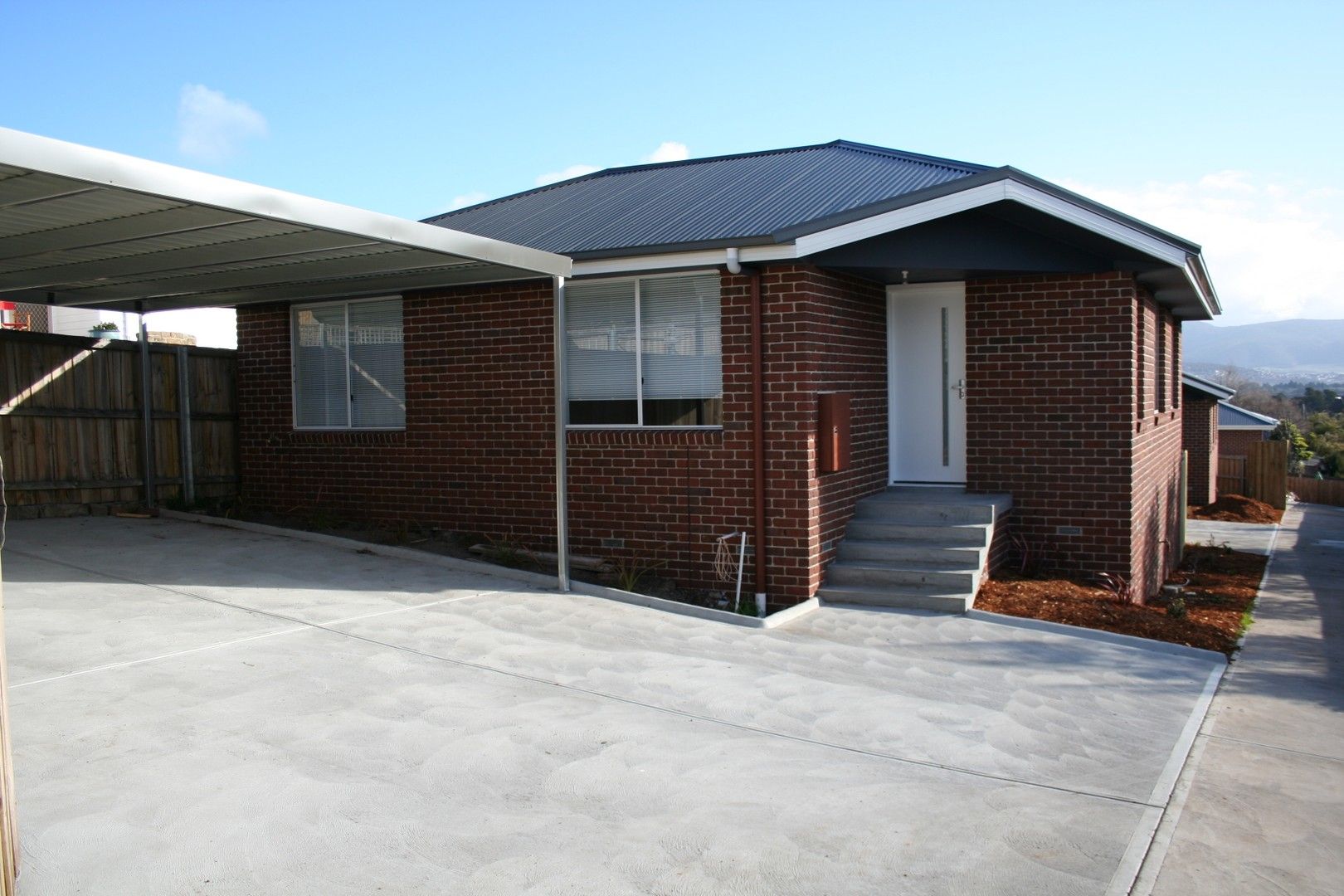 2 bedrooms Townhouse in 2/34 Loatta Rd LINDISFARNE TAS, 7015