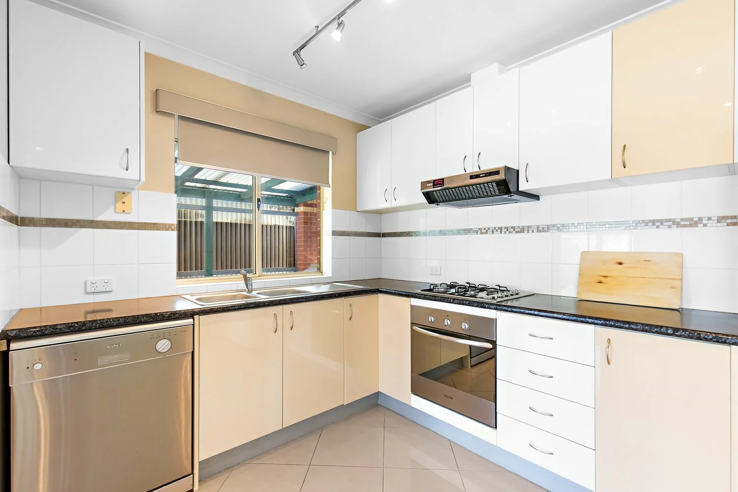 Additional image 7 of 27 Woodley Way, Parmelia WA 6167