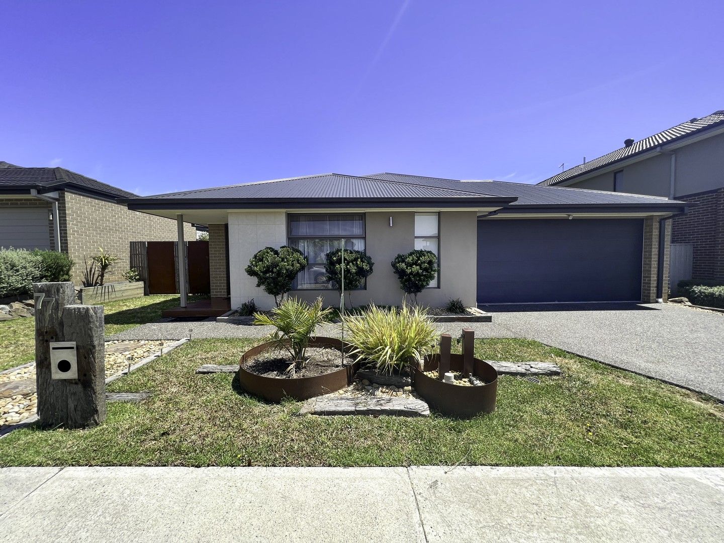 4 bedrooms House in 77 Grandvue Boulevard OFFICER VIC, 3809