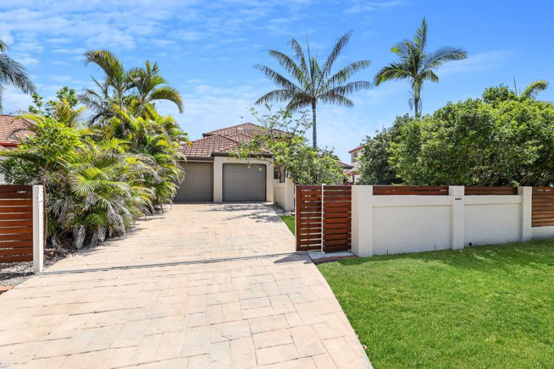 10 Catamaran Court, Banksia Beach QLD 4507, Image 2