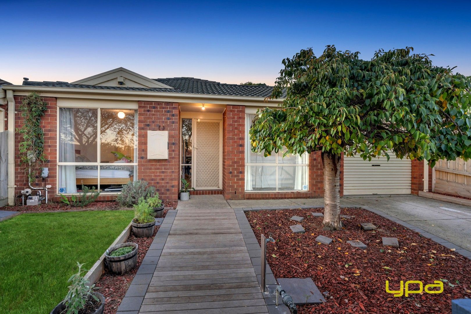 3 bedrooms House in 39 Bates Street CRANBOURNE WEST VIC, 3977