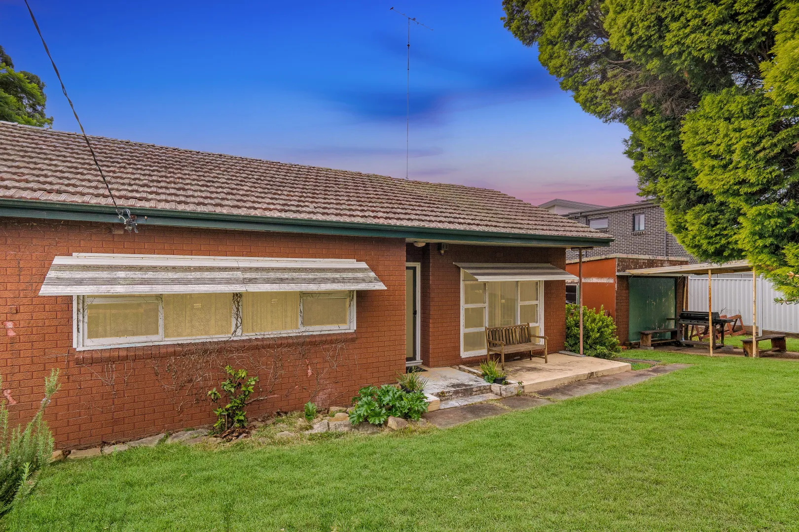 Rare Parkside Opportunity with 15.24m Frontage, Guildford