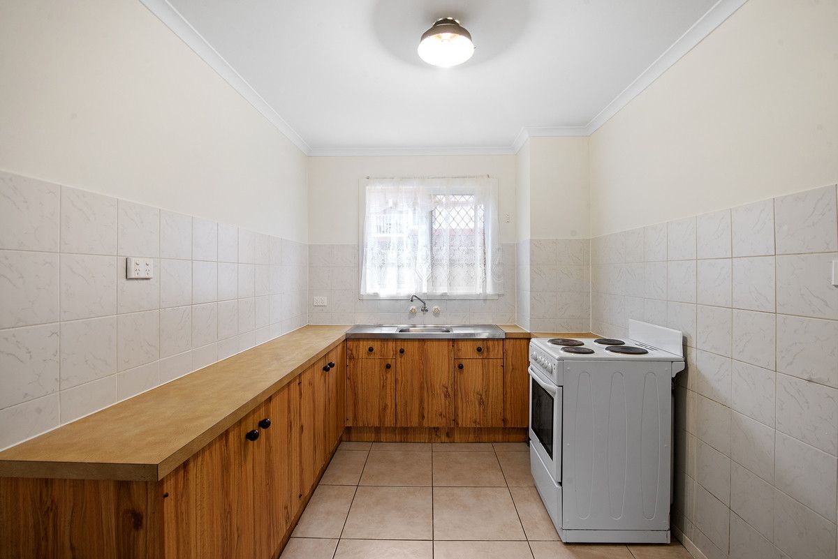2 bedrooms Apartment / Unit / Flat in 3/33 Ahern Street LABRADOR QLD, 4215