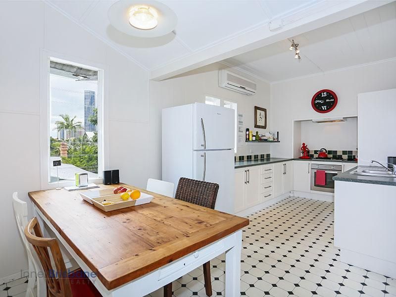 3 bedrooms House in 156 Kennigo Street SPRING HILL QLD, 4000