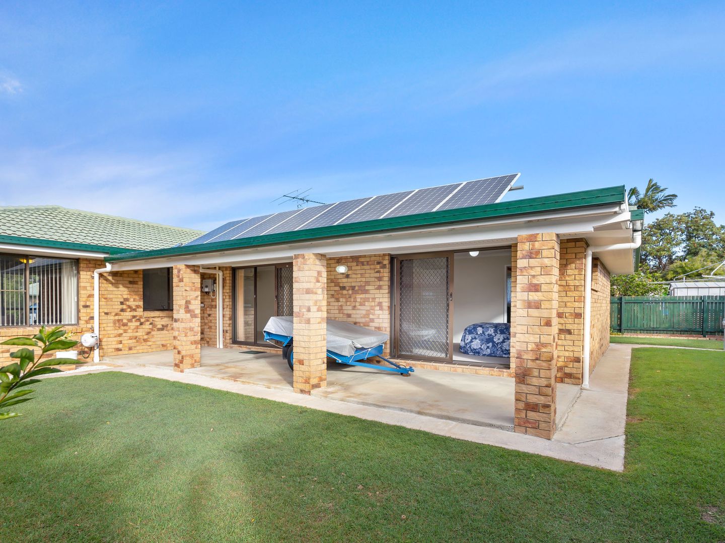7 Carter Ct, Sandstone Point QLD 4511, Image 2