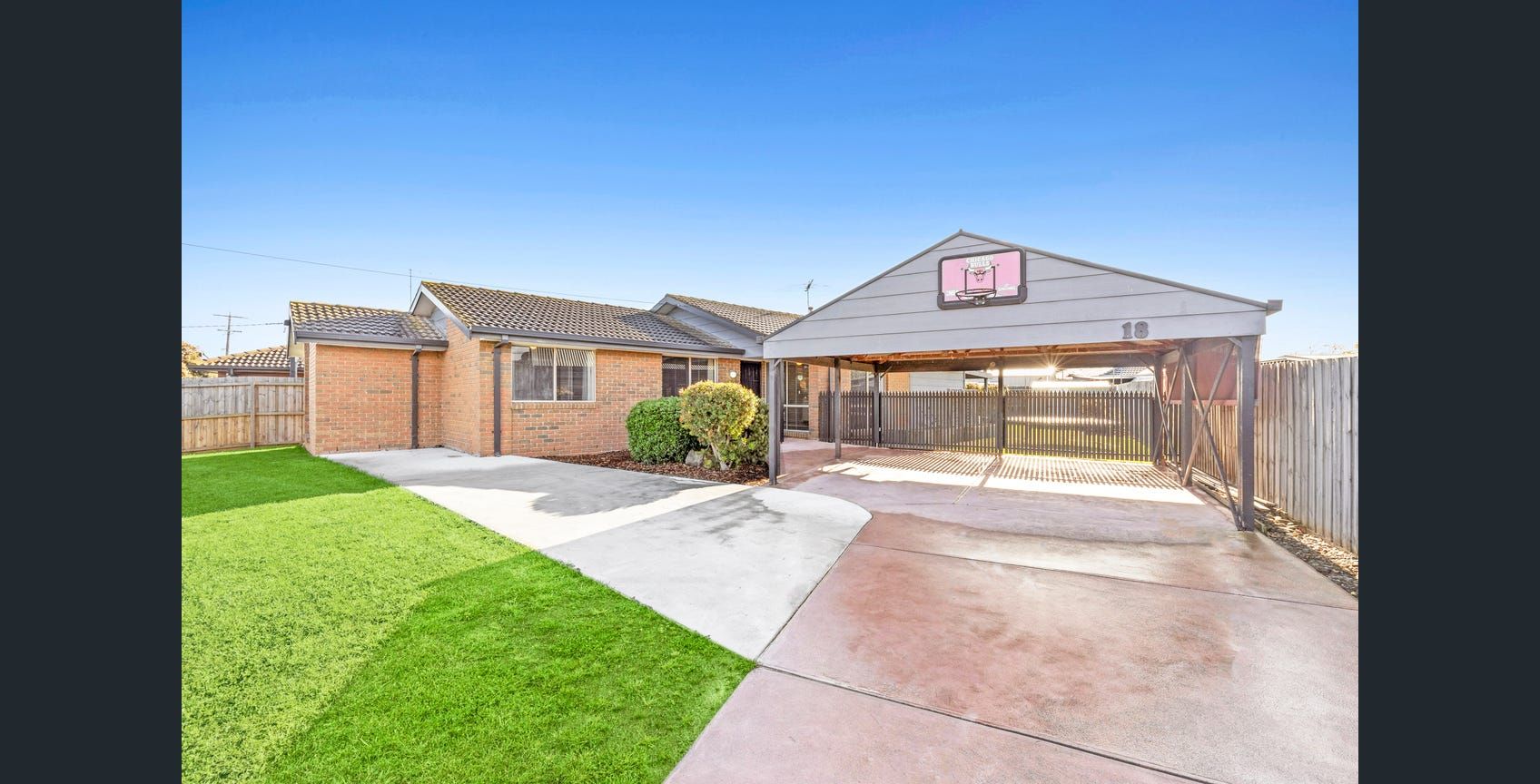 4 bedrooms House in 18 Enfield Dr ST ALBANS PARK VIC, 3219