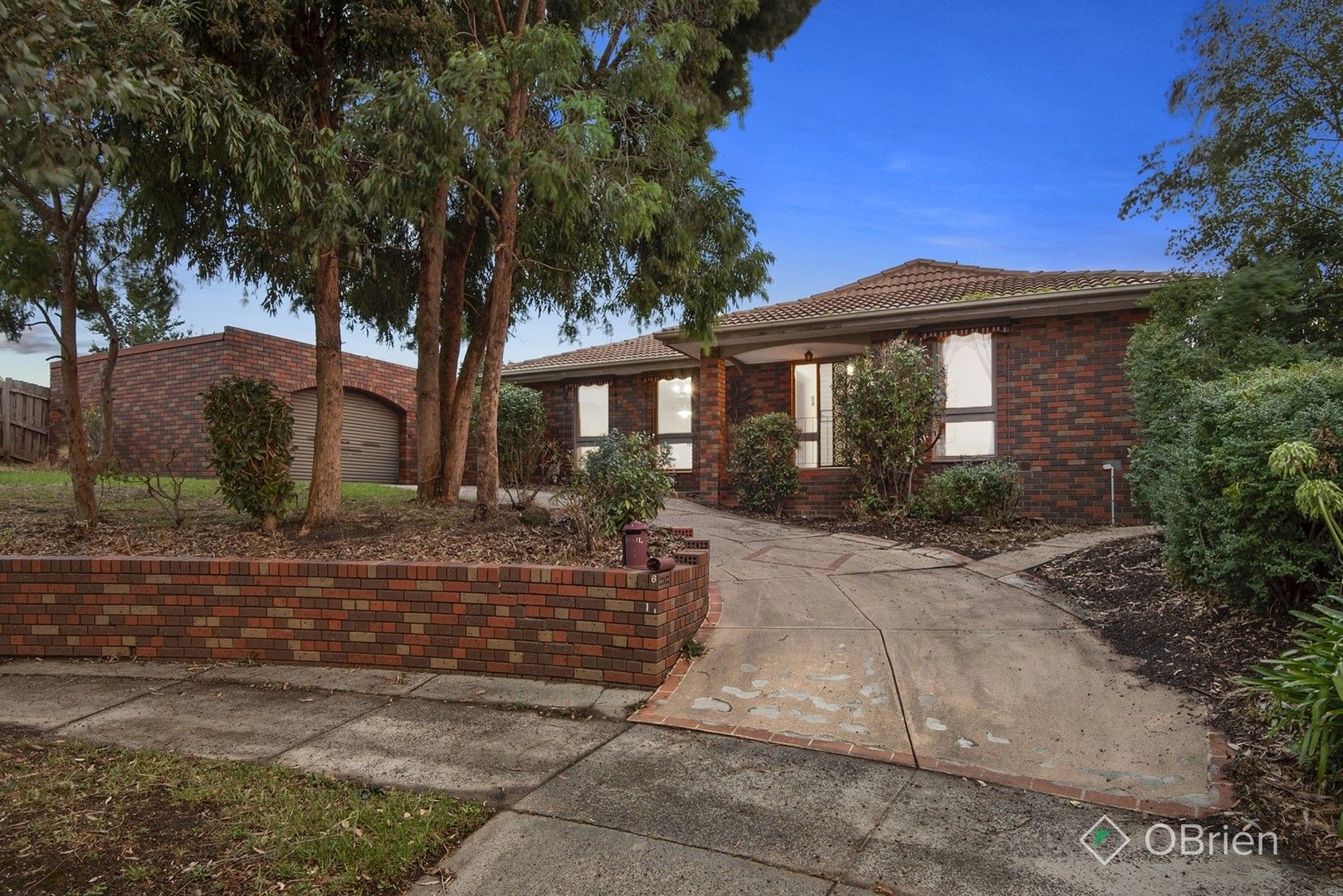 4 bedrooms House in 6 Collett Rise ENDEAVOUR HILLS VIC, 3802