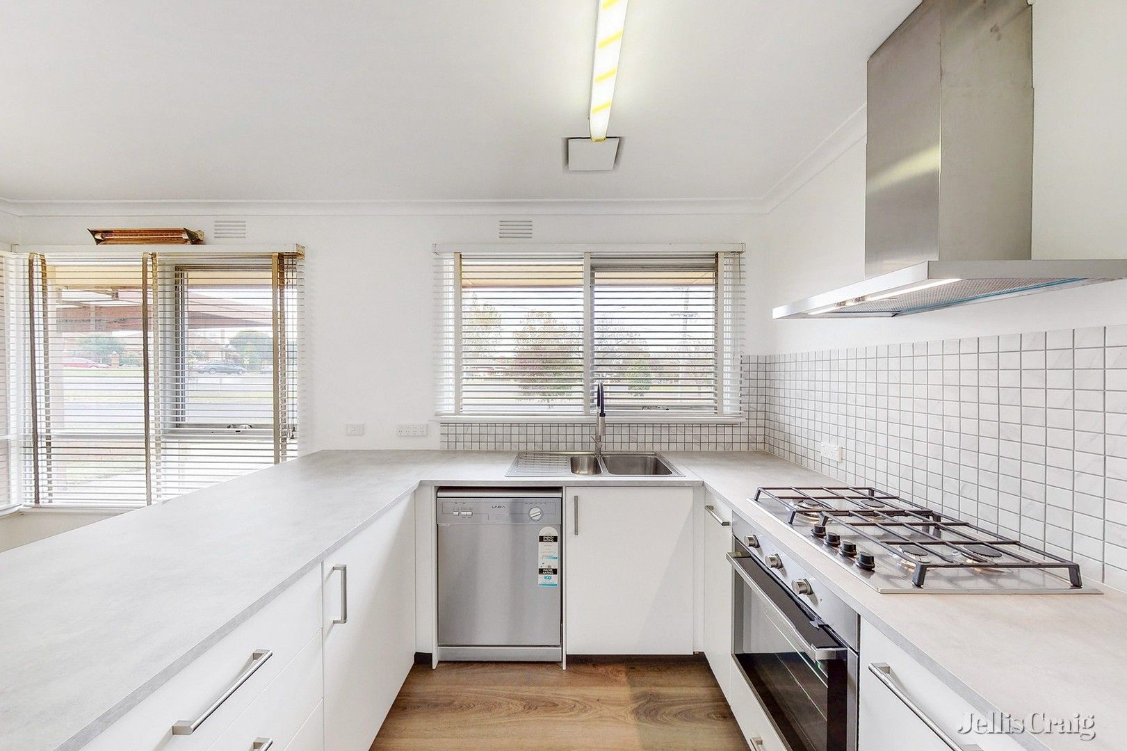 2 bedrooms Villa in 1/1 Royal Avenue ESSENDON NORTH VIC, 3041