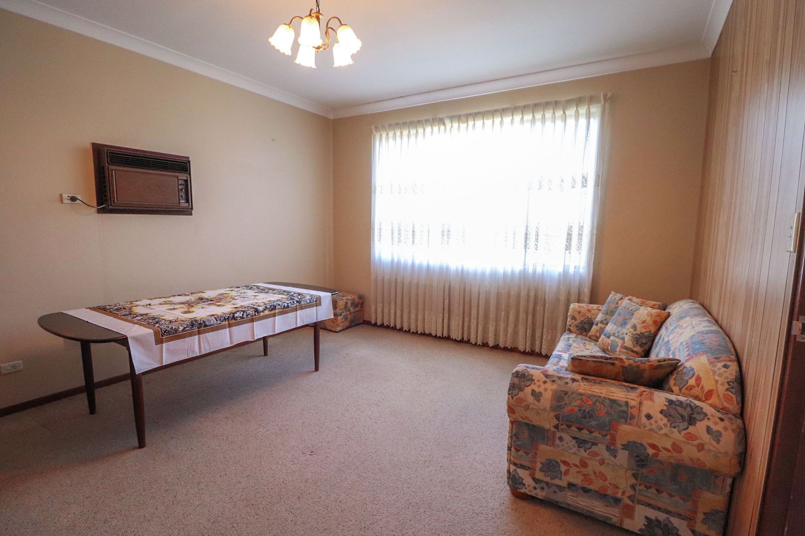 66 Carnavon Crescent, Georges Hall NSW 2198, Image 2